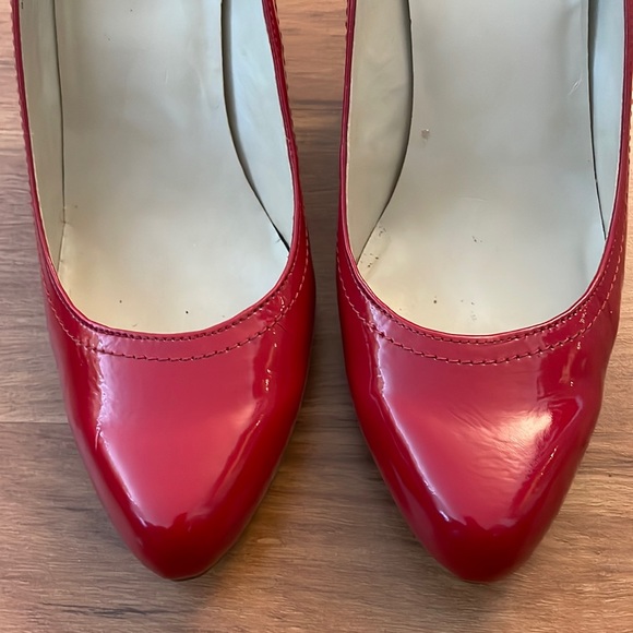 Pre-owned Maxstudio Patent Red shoes, Size 9 (for an 8 1/2 feet). Wore 1X. - Picture 1 of 12